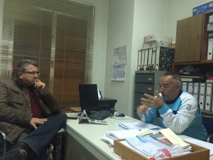 R</div>
					<div class=