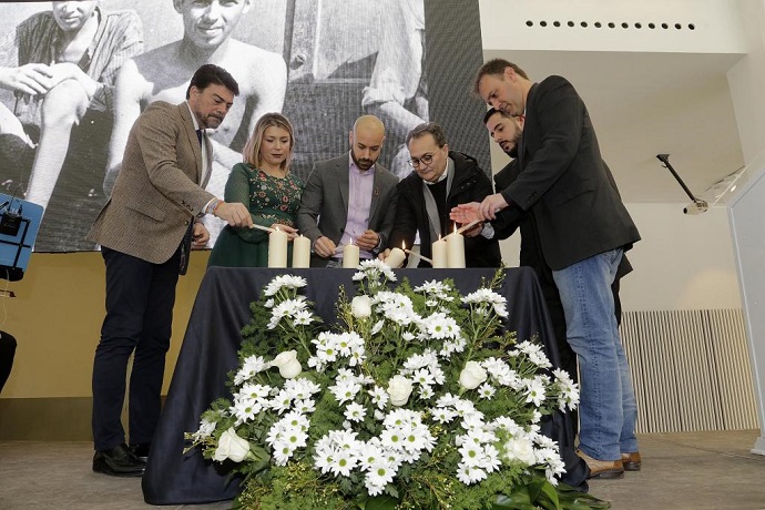 Acto de homenaje en el edificio Séneca en 2020
