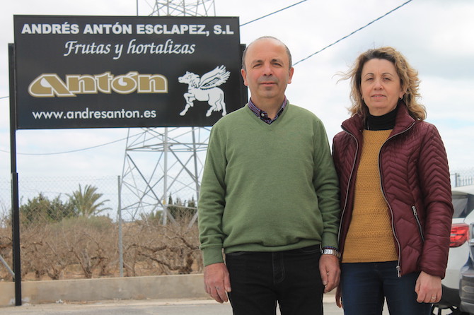 Los hermanos hermanos Isabel y Vicente Antón.