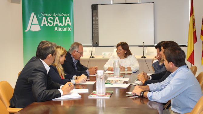 Isabel Boing y José Císcar en una reunión con representantes de Asaja Alicante.