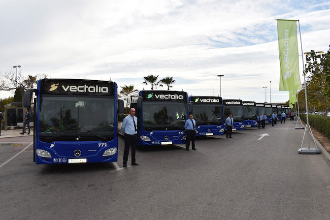 Los nuevos autobuses híbridos adquiridos por Vectalia para la flota de La Alcoyana.