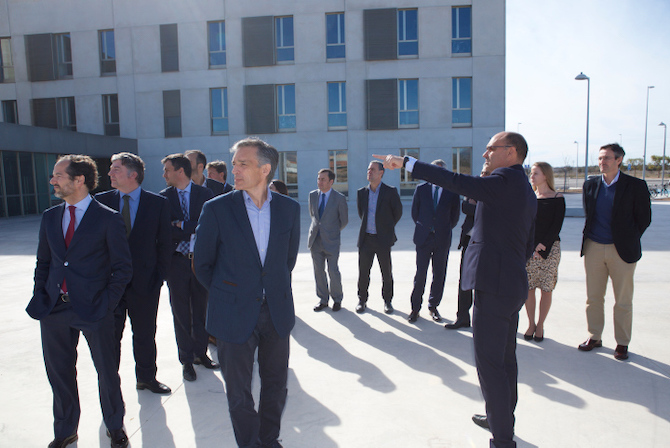 Manuel Palomar, rector de la UA, muestra el Parque Científico a la dirección de Hidraqua.