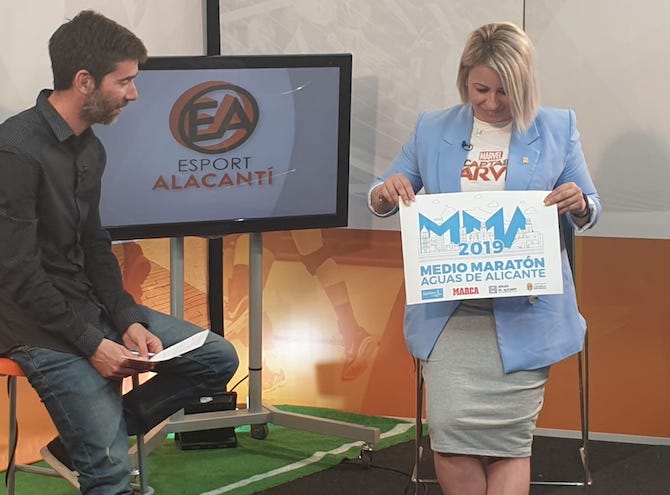Marisa Gayo presenta el cartel del Medio Maratón en el espacio Esport Alacantí, que conduce Aitor Varó.