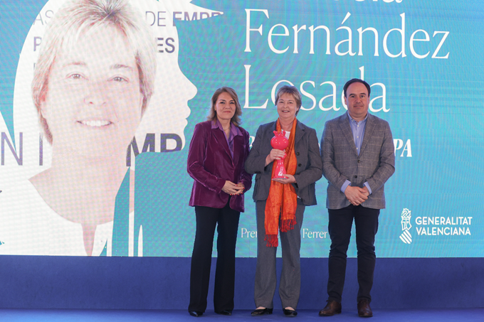 Marcela Fernández, recibe el Premio Isabel Ferrer por su impulso al liderazgo femenino