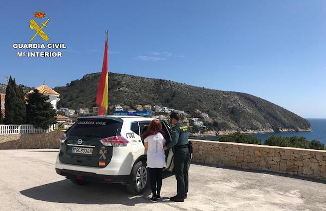 Una de las detenidas por la Guardia Civil.