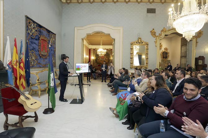 Acto del Día Internacional del Pueblo Gitano en el Ayuntamiento de Alicante.