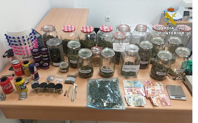 Material decomisado de la operaci&oacute;n &Iacute;ndalo 19 de la Guardia Civil.