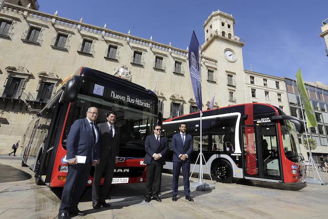 Presentación de los primeros autobuses híbridos-eléctricos de Alicante.
