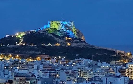 El Ayuntamiento de Alicante se iluminar&aacute; con los colores de la bandera gitana