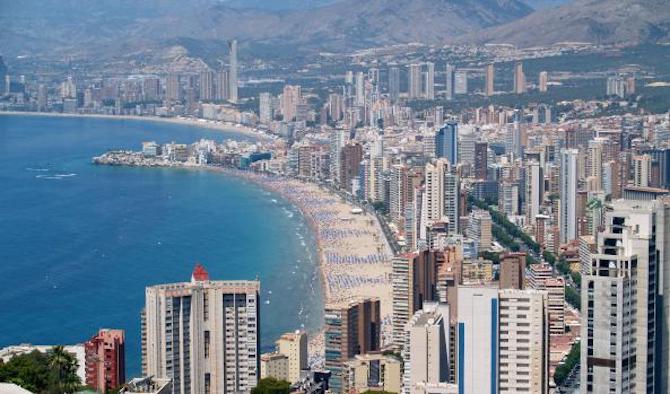 Un derrumbe en el comedor de un hotel de Benidorm deja siete personas heridas