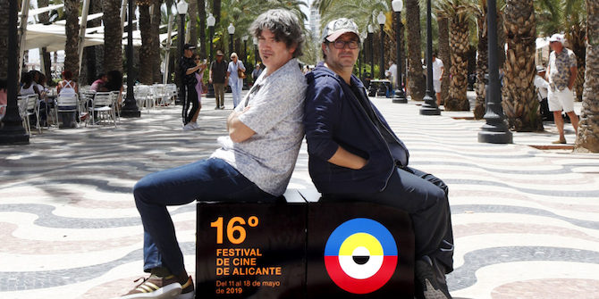 El director de 'Asamblea', Álex Montoya; junto al actor Jordi Aguilar.