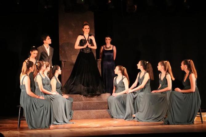 La Nave Argo, en la representación de "Antígona".