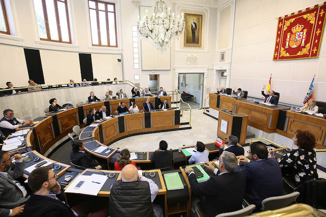 Pleno de la Diputación de Alicante (archivo).