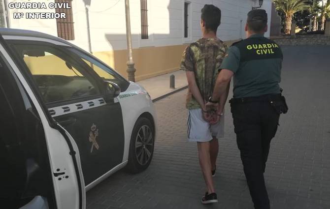 Uno de los detenidos tras la reyerta en Benejúzar.