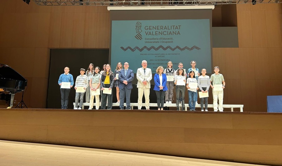 Educación reconoce la excelencia académica de 299 alumnos