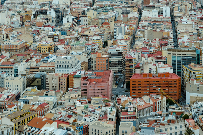 El resurgir de los barrios tradicionales: ¿Por qué invertir en la zona oeste de Alicante?