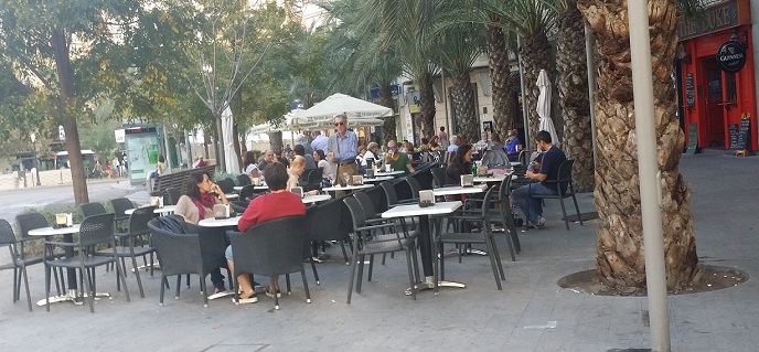 Alicante ampl&iacute;a la temporada alta de terrazas y veladores