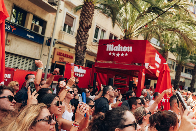 Mahou sortea invitaciones para ver las mascletàs de Hogueras