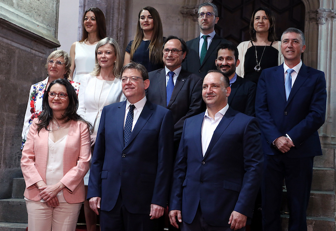Ximo Puig junto a los consellers de la nueva legislatura de la Generalitat Valenciana.