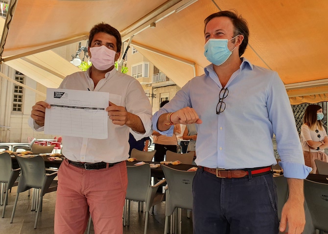 Carlos Maz&oacute;n, junto a Pablo Ruz, hoy en Elche.