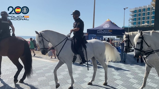 La Policía Nacional presenta el plan “Operación Verano” con una exhibición