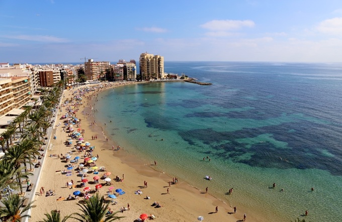 Fallecen dos bañistas en la costa alicantina en una tarde