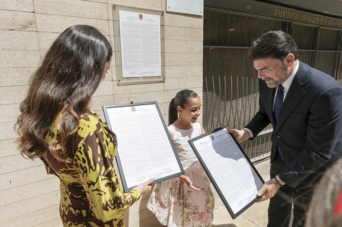 Barcala dedica el Bando de Hogueras 2026 a tres artistas clave de la fiesta alicantina