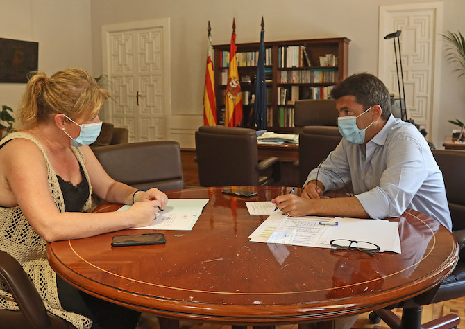 El presidente de la Diputación, Carlos Mazón, y la vicepresidenta y diputada de Ciclo Hídrico, Ana Serna.