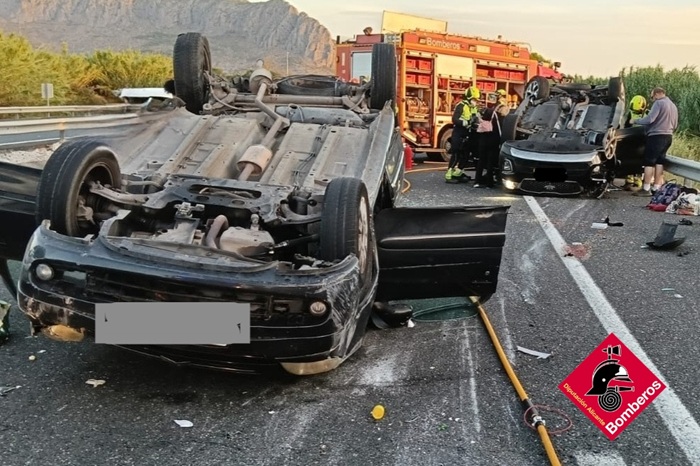 Un padre y su hija, heridos graves tras un accidente de tráfico en la AP-7 en Ondara