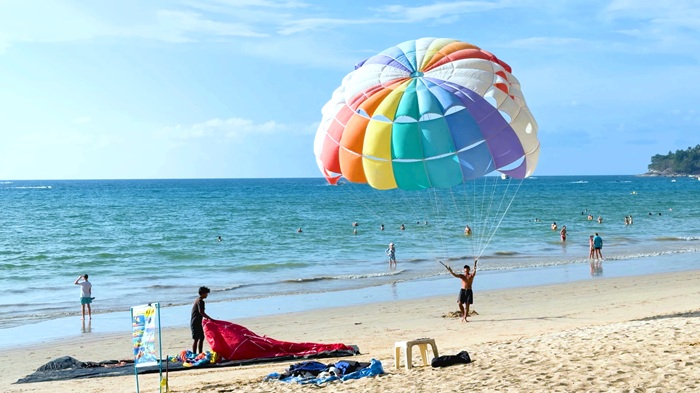 Muere una turista tras un accidente de parasailing en Benidorm