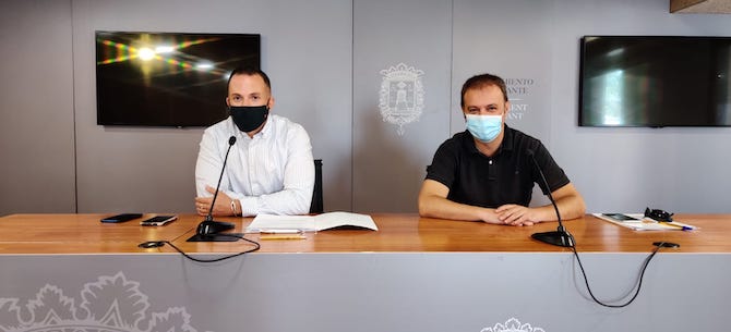 Los concejales de Compromís en Alicante, Rafa Mas y Natxo Bellido.