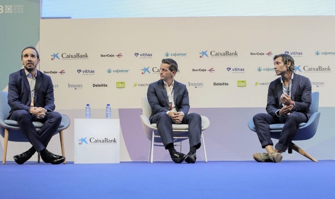 De izquierda a derecha: Pablo López Gil, Jeremy Palacio y Clemente Cebrián - Mesa Internacionalización