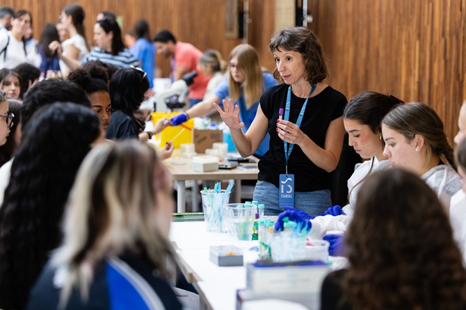 M&aacute;s de 1.000 estudiantes descubren de cerca la investigaci&oacute;n biom&eacute;dica en Alicante