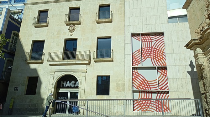 El MACA amplía la exposición ‘Del color en el arte’ tras recibir casi 19.000 visitas