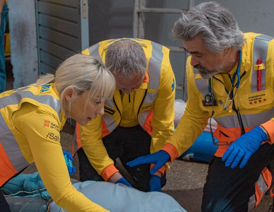 Un herido crítico y otro grave tras una intoxicación en un barco del Puerto de Barcelona