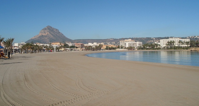 Fallece un hombre mientras se bañaba en El Arenal de Xàbia