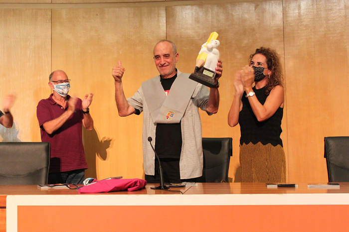 Manuel Junco recibe el premio Notario del Humor de la UA - ALICANTE PRESS