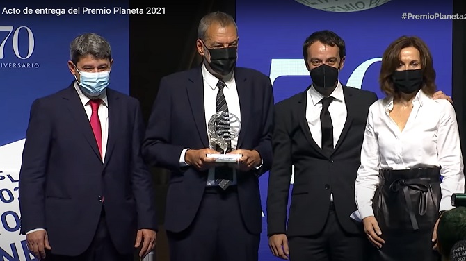 Premio Planeta 2021_La Bestia_Carmen Mola (Pseudónimo)