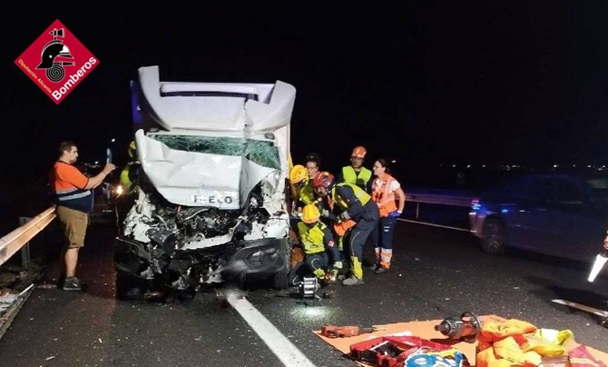 Choque de 2 camiones cerca de Albatera deja un herido