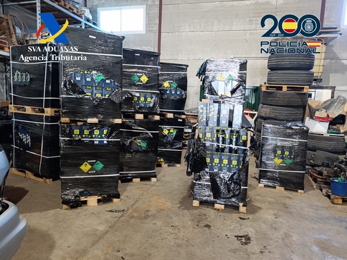 Detenidos en Alicante por contrabando de 5000 litros de “gas de la risa”