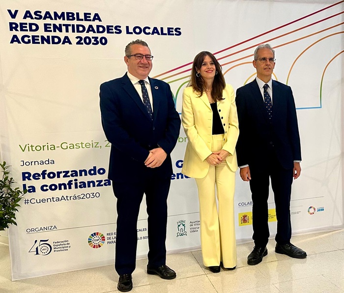 Toni Pérez defiende en Vitoria la cooperación entre municipios