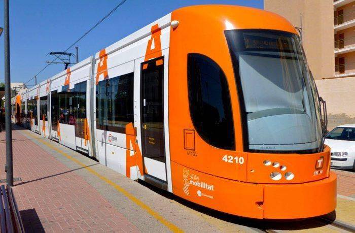 Muere un joven arrollado por el tranvía en El Campello