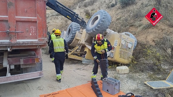 Muere un trabajador de 67 años atrapado por una excavadora en una planta de hormigón de Castalla