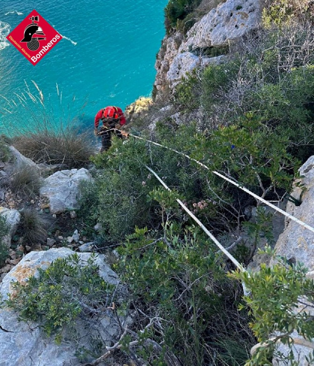 Fallece una agente durante un descenso en rápel en Moraira