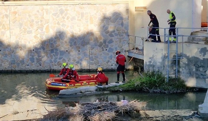 Hallan un cadáver en el Segura a la altura del Casino de Orihuela