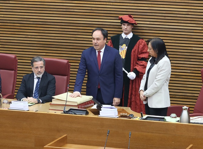 Pérez Llorca toma posesión como president de la Generalitat Valenciana