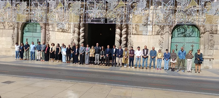 Minuto de silencio por el asesinato de una mujer en Alicante el pasado mes de octubre