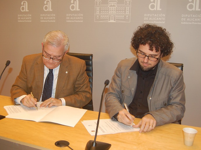 Daniel Simón y Cesar Augusto Asencio, en la firma del convenio.