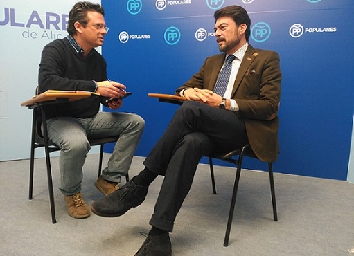 Luis Barcala, durante la entrevista.